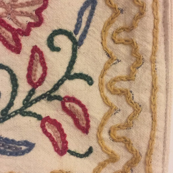 Pretty Floral embroidered bag from India - Picture 2 of 4